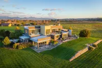 Appleby House & Rabbit Island Huts - Pet friendly