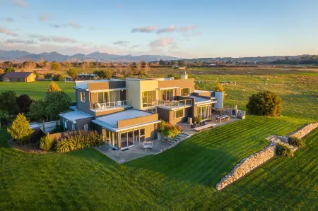 Appleby House & Rabbit Island Huts Отели в г. Раби Бэй