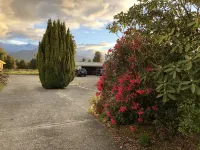 High Peaks Hotel - parking