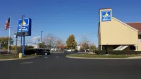 Travel Inn Motel Hotels in Windsor