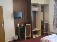 The Gatwick White House Hotel Hotels in Horley