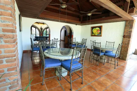 Hotel Casa Colonial Boutique Отели рядом с Аэропорт Аугусто Сандино