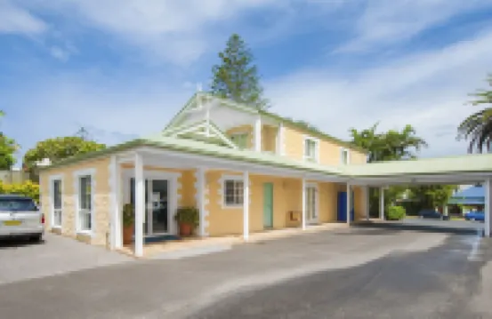 Wollongbar Motel Hotels near Belongil Beach