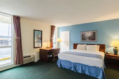 吉列阿拉莫套房酒店