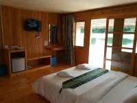 Bamboo House Resort Hotel di Kanchanaburi