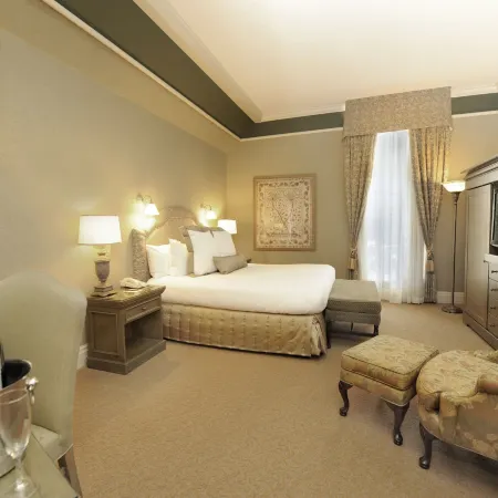 Old Mill Toronto Hotel