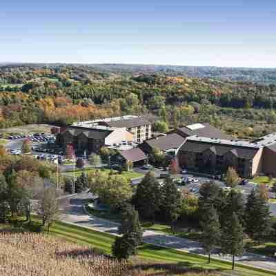 Timber Ridge Lodge and Waterpark Hotel Exterior