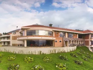 Hotel Medina Del Lago