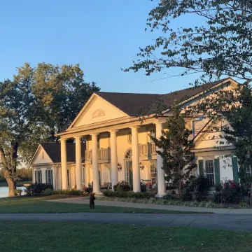 The B & B at Queenslake