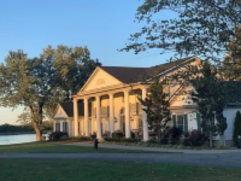 The B & B at Queenslake