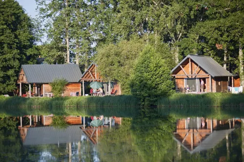 Village Huttopia Lac de Rillé Hotels in Savigne-sur-Lathan