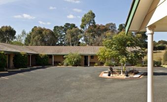 Hilltops Retreat Motor Inn