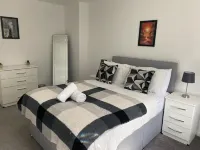 Birmingham - 4Br - Sleeps 9 - Parking - Garden