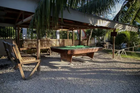 Luzmin BH - White House Отели рядом с достопримечательностью «Oslob Cemetery»