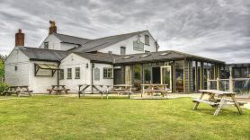 Narrowboat at Weedon