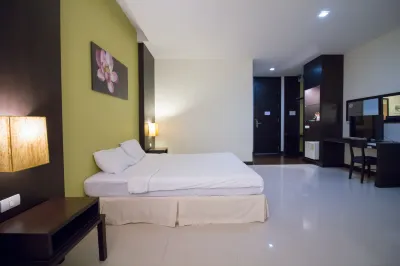 Jumbo House Hotels near Kromluang Chumphon Khetudomsak Shrine