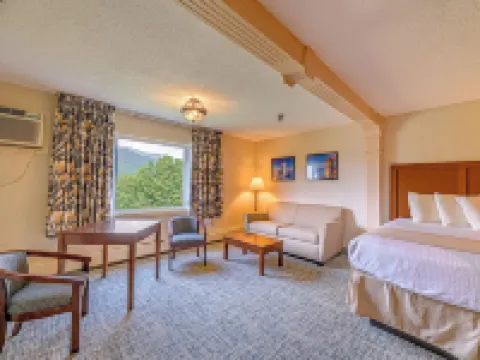 Town & Country Inn & Resort Hotels in Coos County