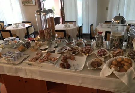 Hotel Antares Отели в г. Градо