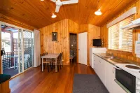 Snug Beach Cabin and Caravan Park Hotels in Deep Bay