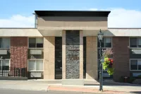 The Medicine Hat Villa Отели рядом с достопримечательностью «Колледж Медисин-Хат»