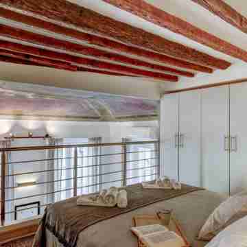 Bright apartment in the heart of Genoa +balcony Rooms