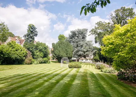 Rowhill Grange Hotel & Utopia Spa Отели в г. Бекслихат