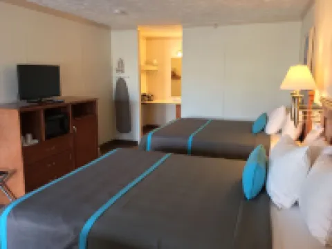 Harbor Lights Resort Hotels in Frankfort