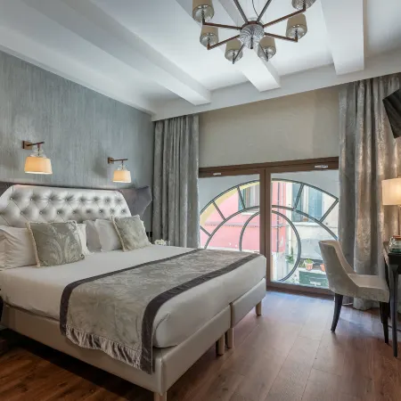 Palazzo Veneziano - Venice Collection