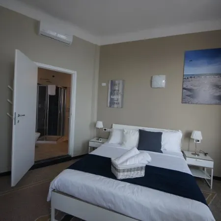 Luna Rooms