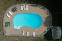 Colonial Motel - Pools