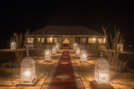 Amanar Khaimas Desert Camp Отели в г. Тисрдмин