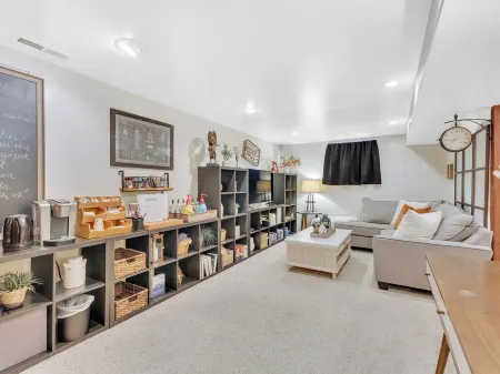 Mountain Views , Skiing, Lake & Coffee Bar