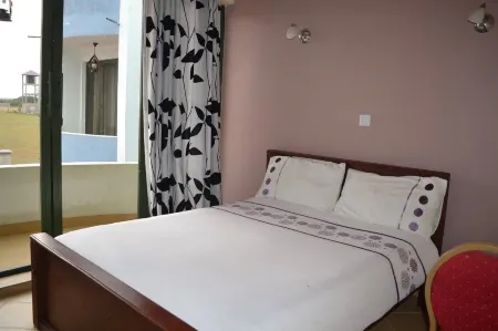 Olerai Hotel Отели в г. Olooloitikosh