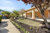 Studio 6 East Brunswick, NJ - NYC Area Отели рядом с достопримечательностью «Парк Олд Бридж Уотерфронт»