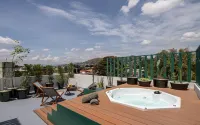 Rooftop Hot Tub! 3 Levels, 5Bedroom in Villa Noria - Villas