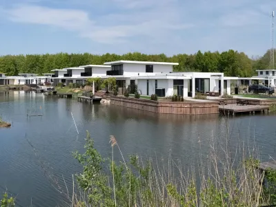 Idyllic Holiday Villa with Jetty Hotel dekat Eemhof Trout Fishing