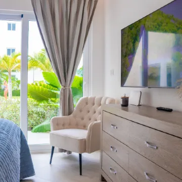 Family Getaway Apartment - on the Beach