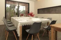 Huynh Thao Hotel Hoteles en Giồng Trôm District