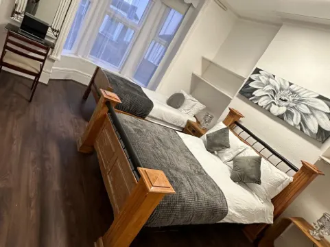 Private Room in Town Centre Free Parking WI FI and Patio with AA Stay Ltd Hotels in Aylesbury