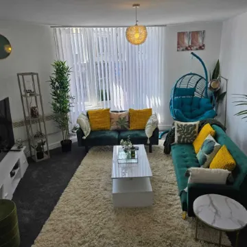 Luxury Stylish Charming City Apartment With Private Entrance in Wolverhampton