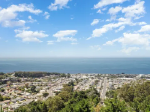 Relaxing 2-Bedroom Oasis in Pacifica パシフィカのホテル