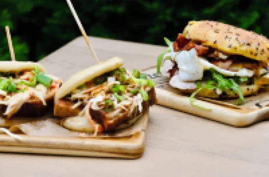 โรงแรมพีรามิดา