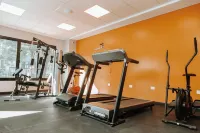 Howard Johnson by Wyndham Yerba Buena - Gym