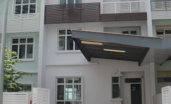 Batu Ferringhi - Shamrock Beach Villas, Penang