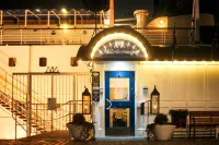 Mälardrottningen Yacht Hotel - Romantic