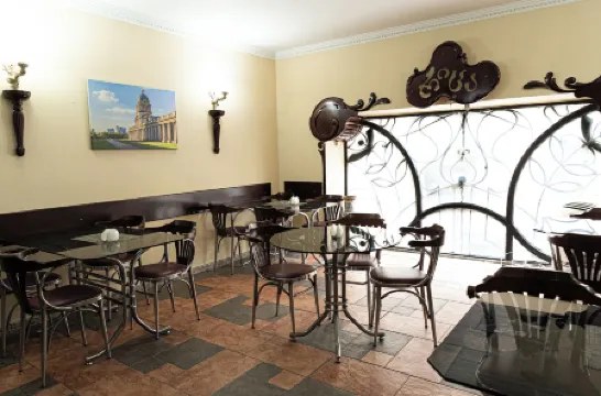 Hotel Ritsa Отели рядом с достопримечательностью «Али и Нино, Скульптура»