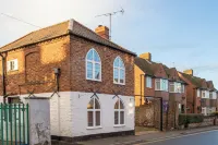 Charming 2 Bed House in Tewkesbury Centre Hotels near Poundland