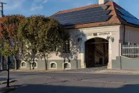 Barka Galéria Hotel és Étterem Hotels in Тарцаль