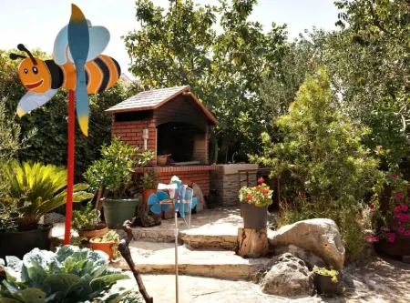 Bright and Spacious Apartment with Terrace in Kastel Stafilic Отели рядом с Аэропорт Сплит