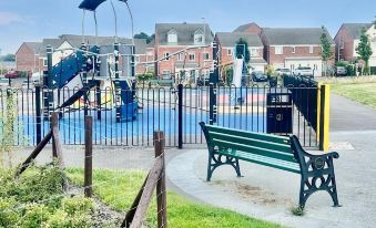 Luxurious Wolverhampton Retreat with 4 Bedrooms